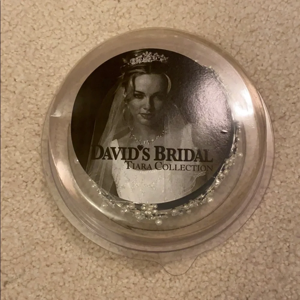 Like new! Wedding pearl flower bun tiara